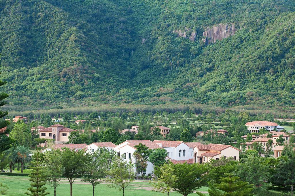 Toscana Town Square Suites Mu Si Exterior photo