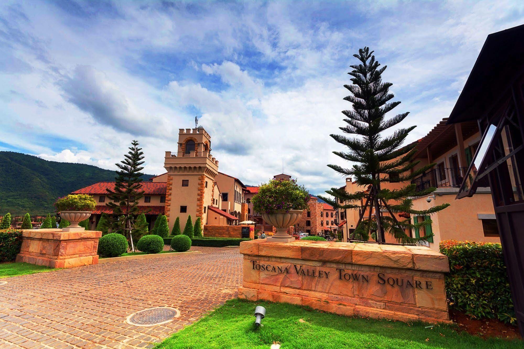 Toscana Town Square Suites Mu Si Exterior photo